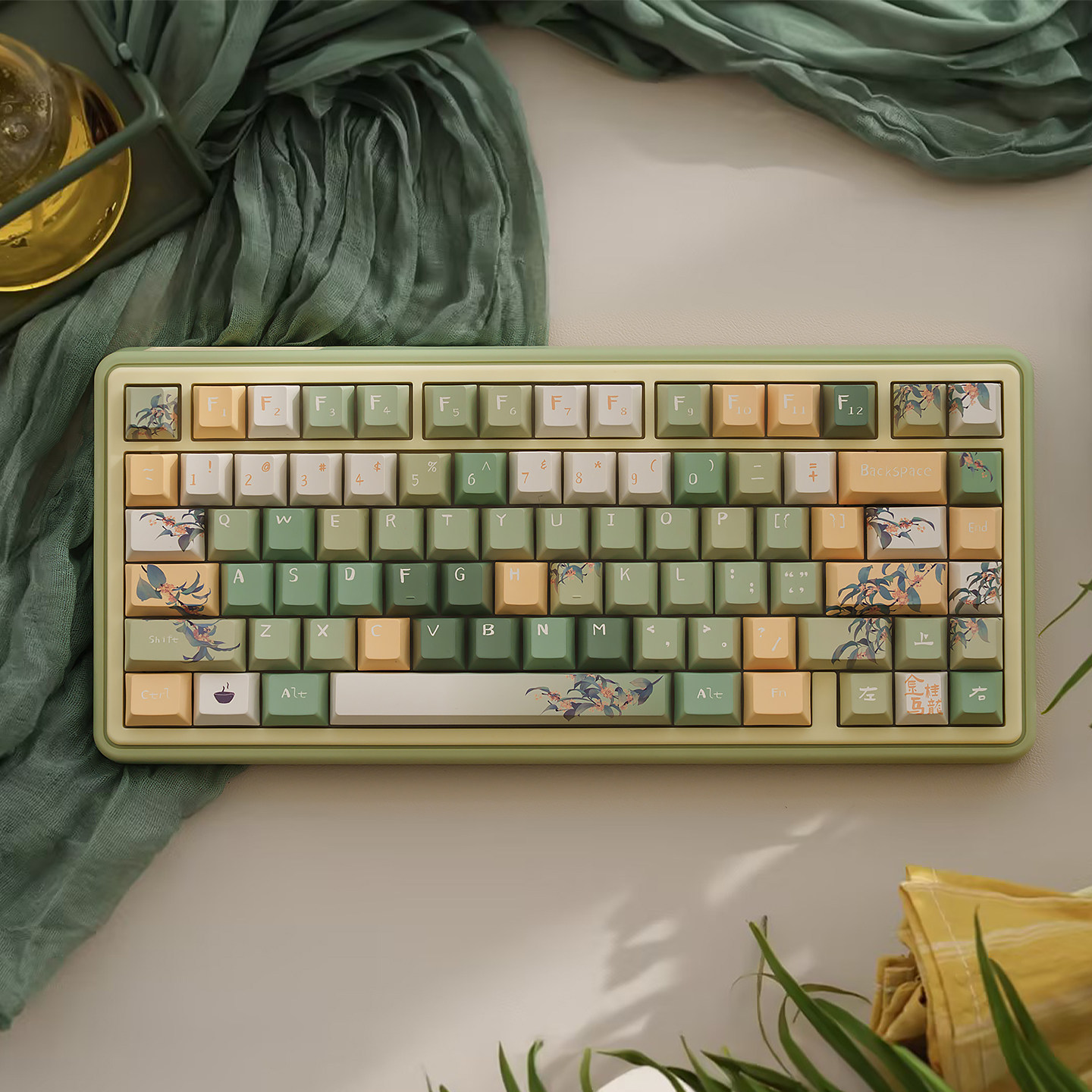 Teclado Mecánico URE UR82, Tri - Desk Setup Programmer reseña y precio