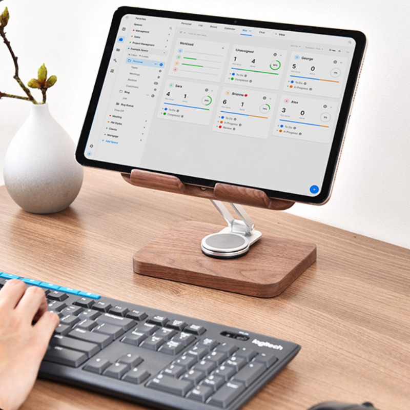 Soporte para iPad de Madera de - Desk Setup Black And Wood reseña y precio