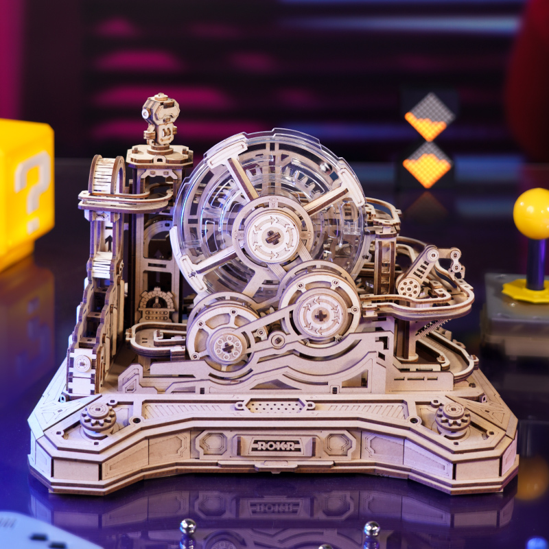 Robotime Rokr Pinball Modelo G - Desk Setup Gear reseña y precio